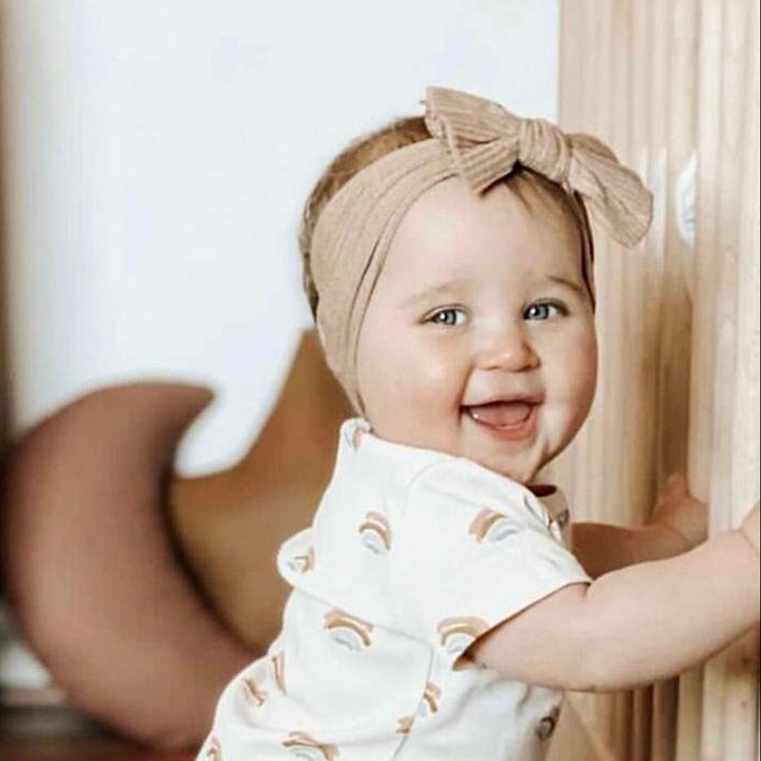 Hellbraunes geripptes Stirnband mit Schleife