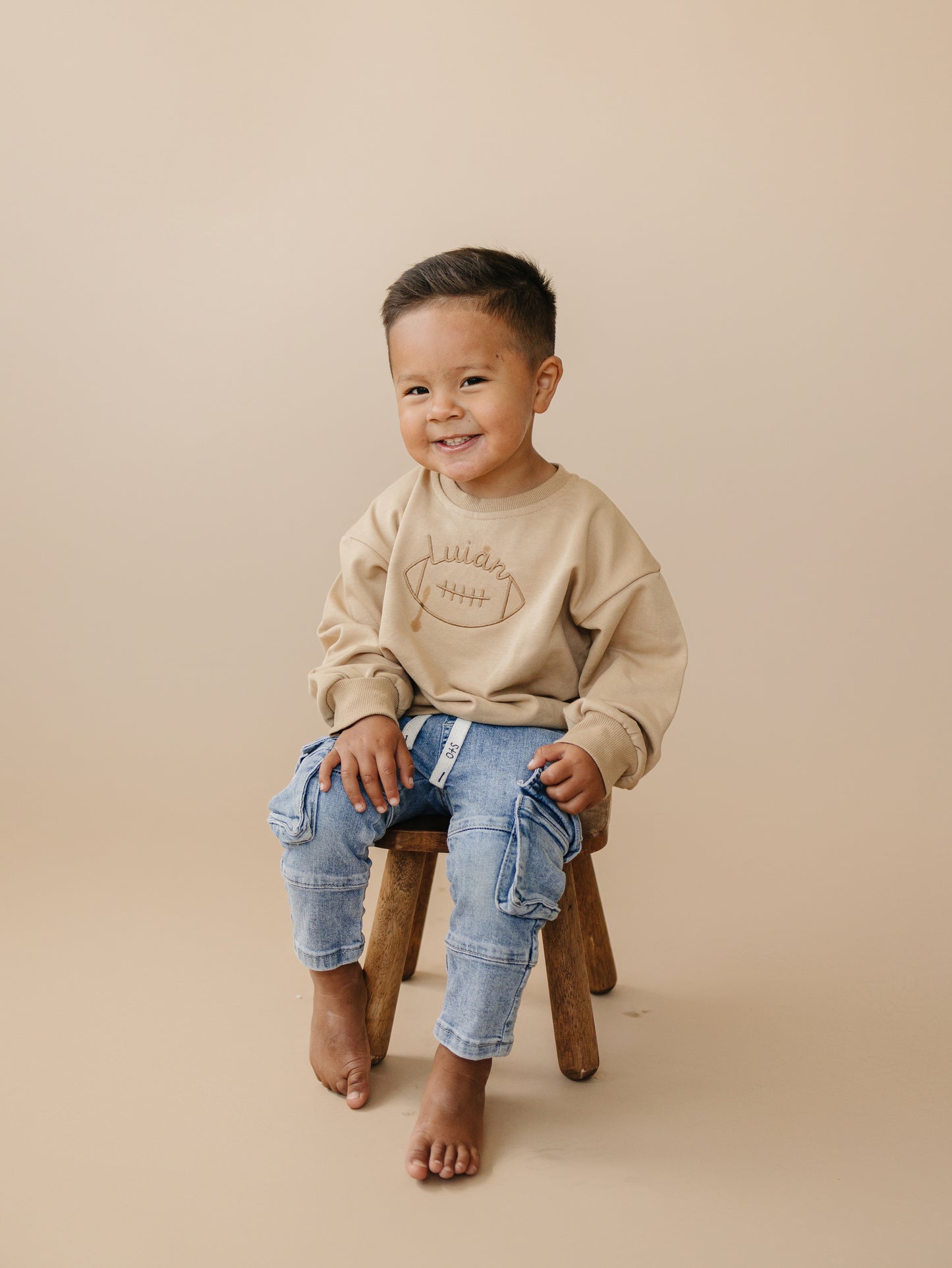 Sweatshirt mit Rundhalsausschnitt und individueller Stickerei