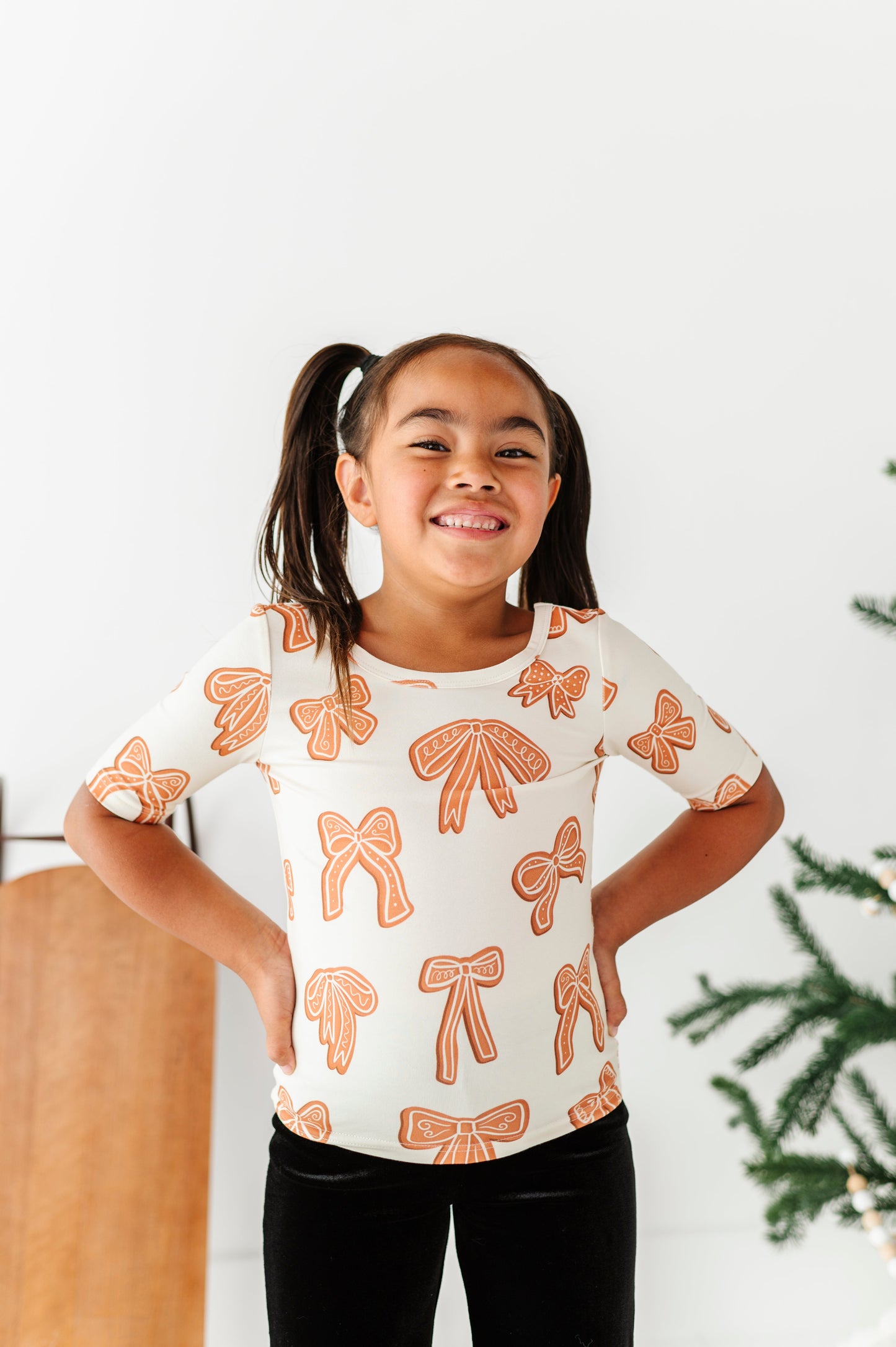 Gingerbread Bow | Scoop Back TEE