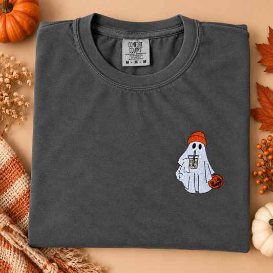 Besticktes Iced Coffee Ghost Comfort Colors T-Shirt für Erwachsene - weitere Farben