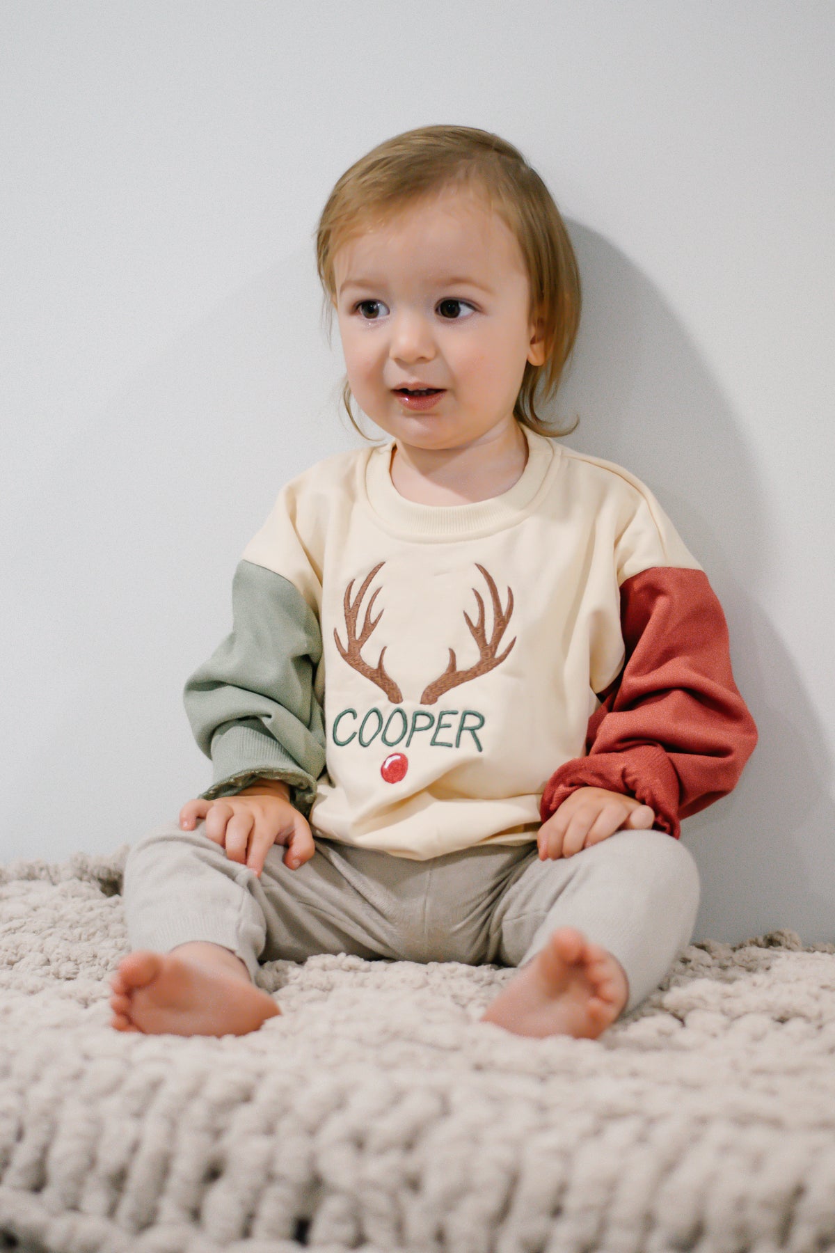 Individuell besticktes Weihnachts-Colorblock-Sweatshirt mit Rundhalsausschnitt