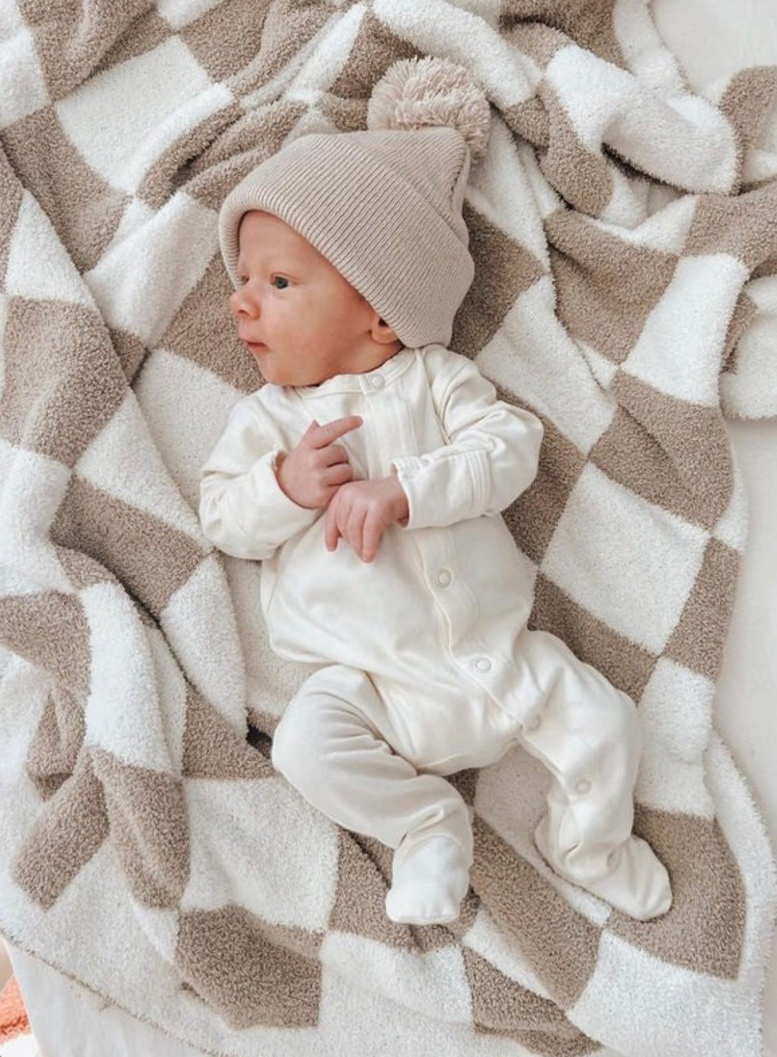 Cremefarbene Beanie mit Bommel