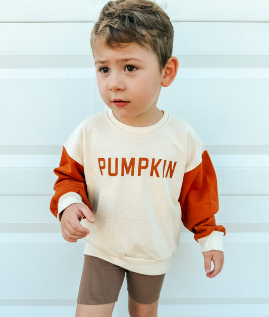 Sweatshirt mit Rundhalsausschnitt und „Kürbis“-Print in Farbblock-Optik