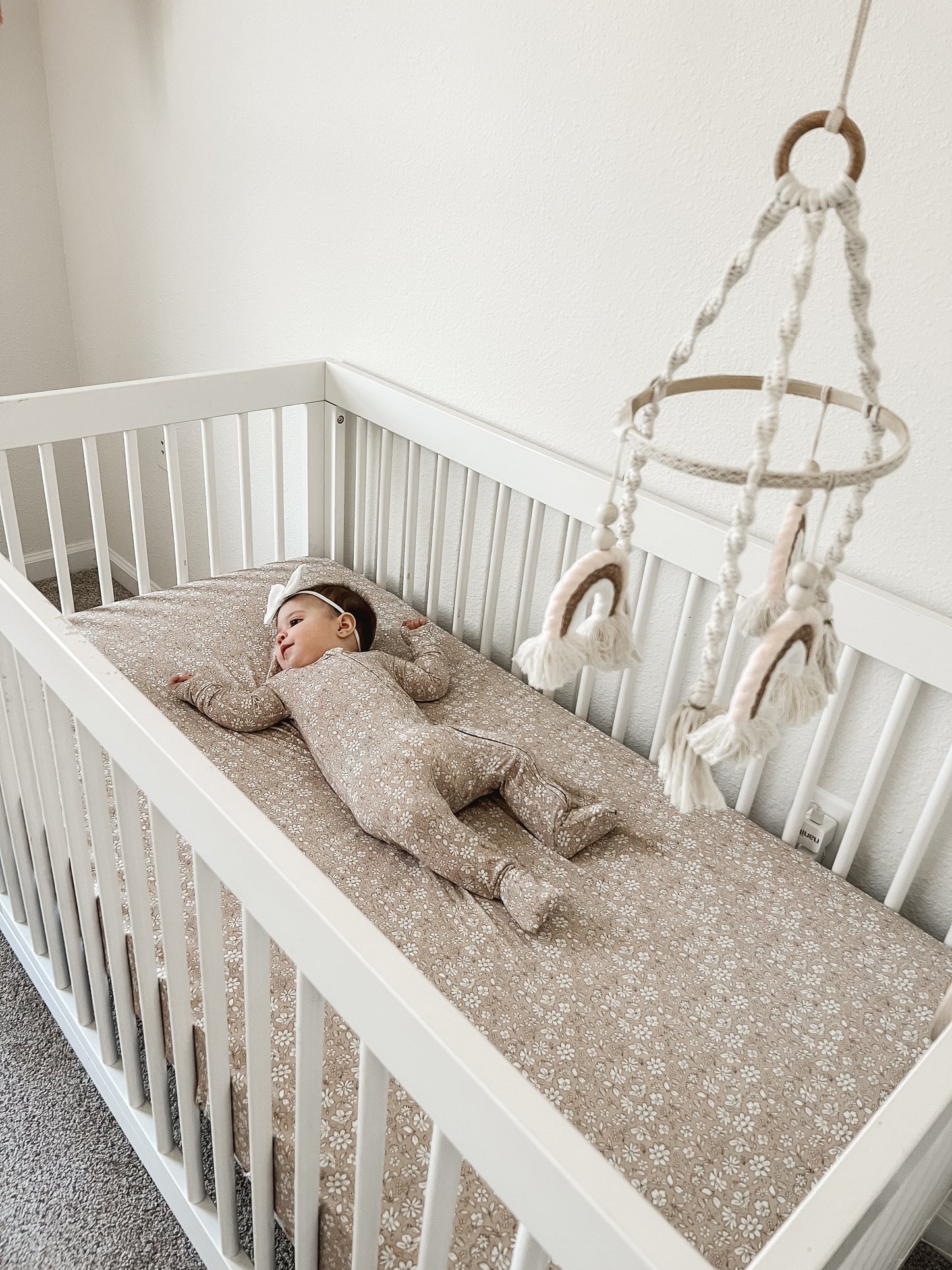 Zierliches, gepunktetes Bambus-Bettlaken für Kinderbett