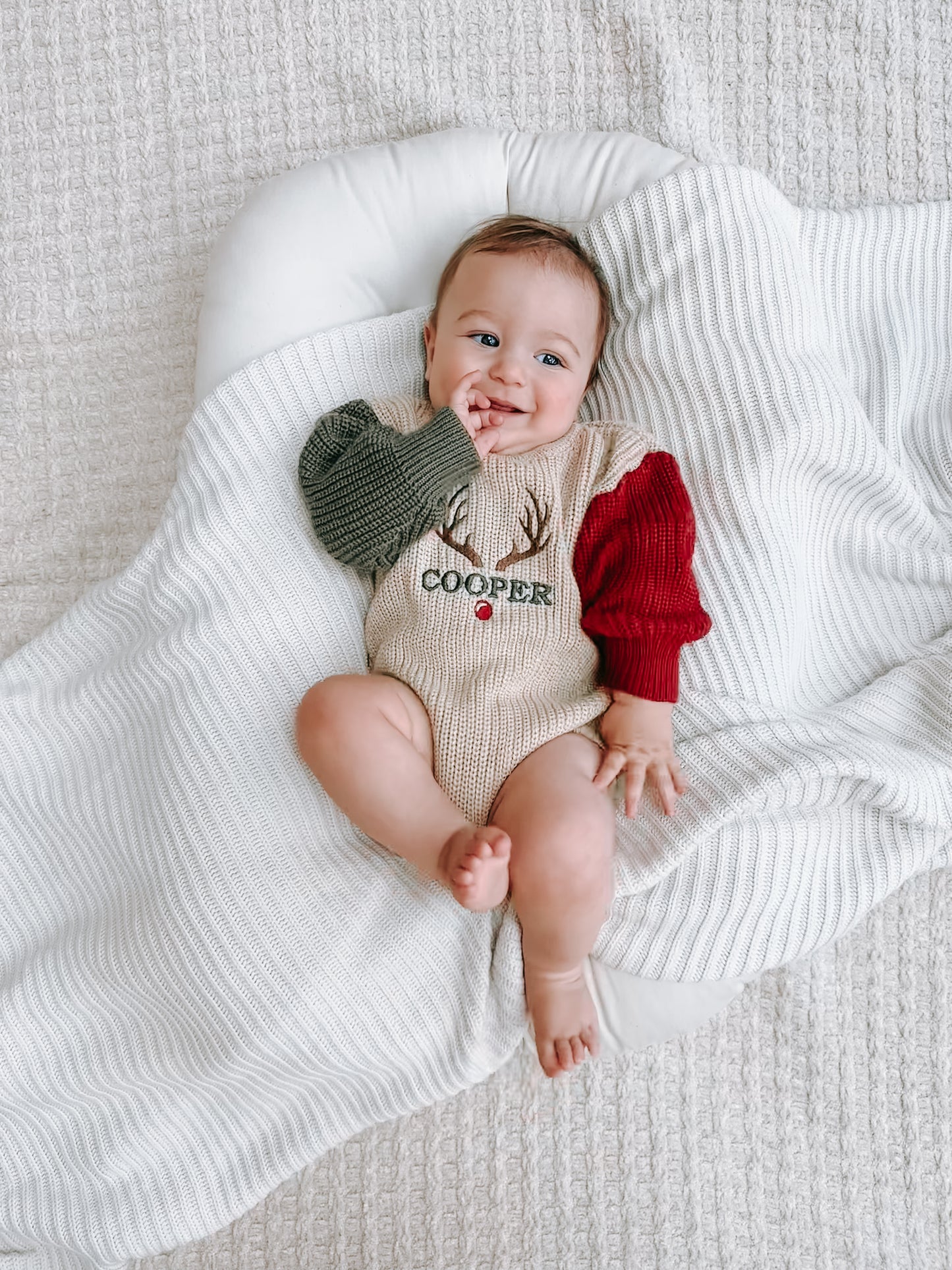 Grobstrickpullover mit weihnachtlichem Colorblock-Muster