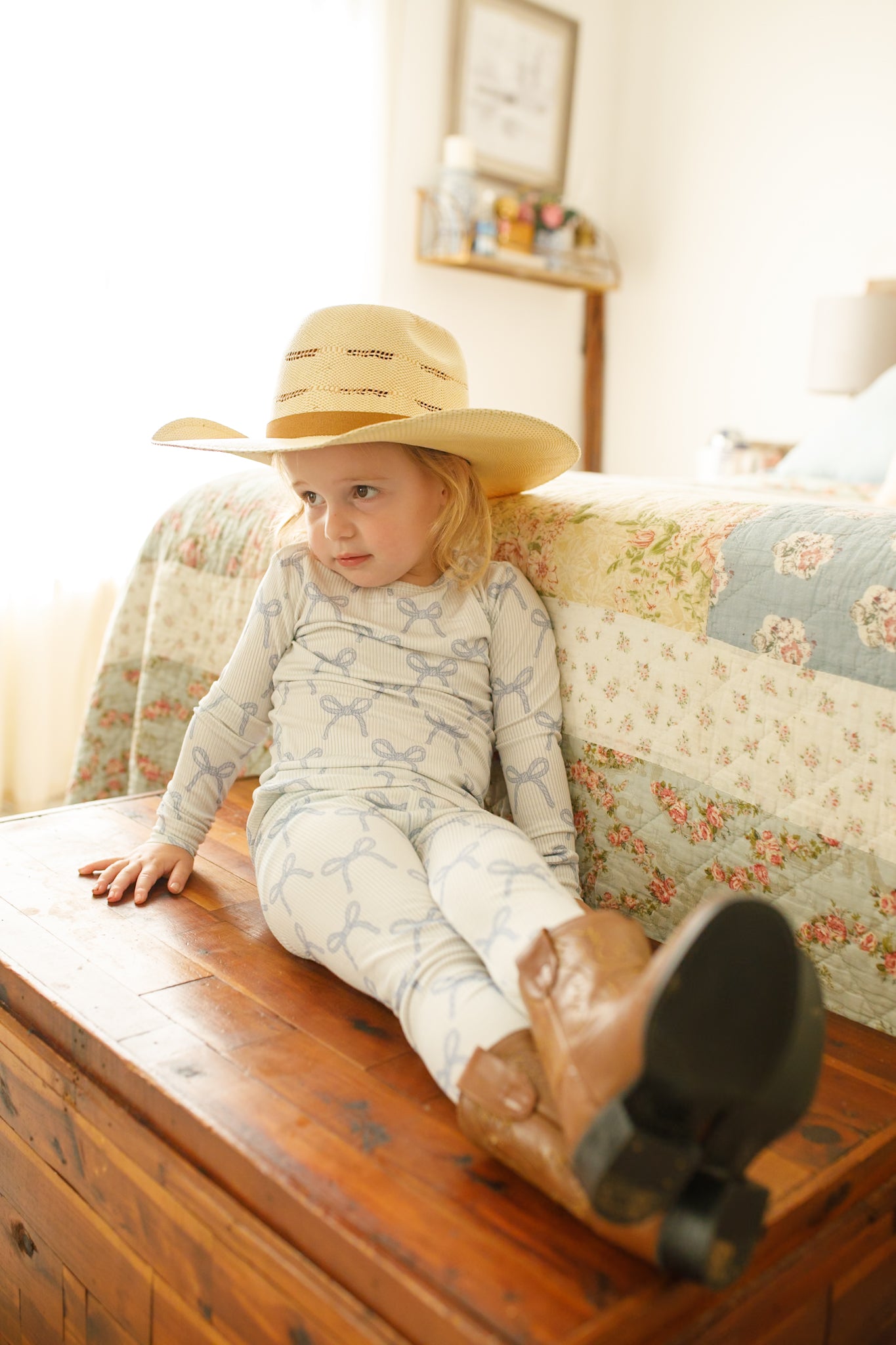 Blushing Bows – 2-teiliges Pyjama-Set aus geripptem Bambus