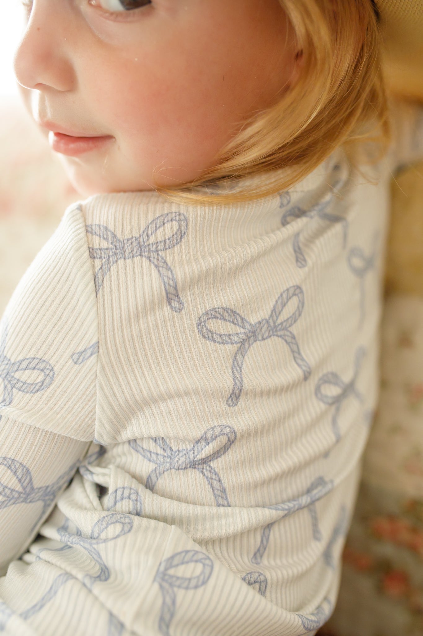 Blushing Bows – 2-teiliges Pyjama-Set aus geripptem Bambus