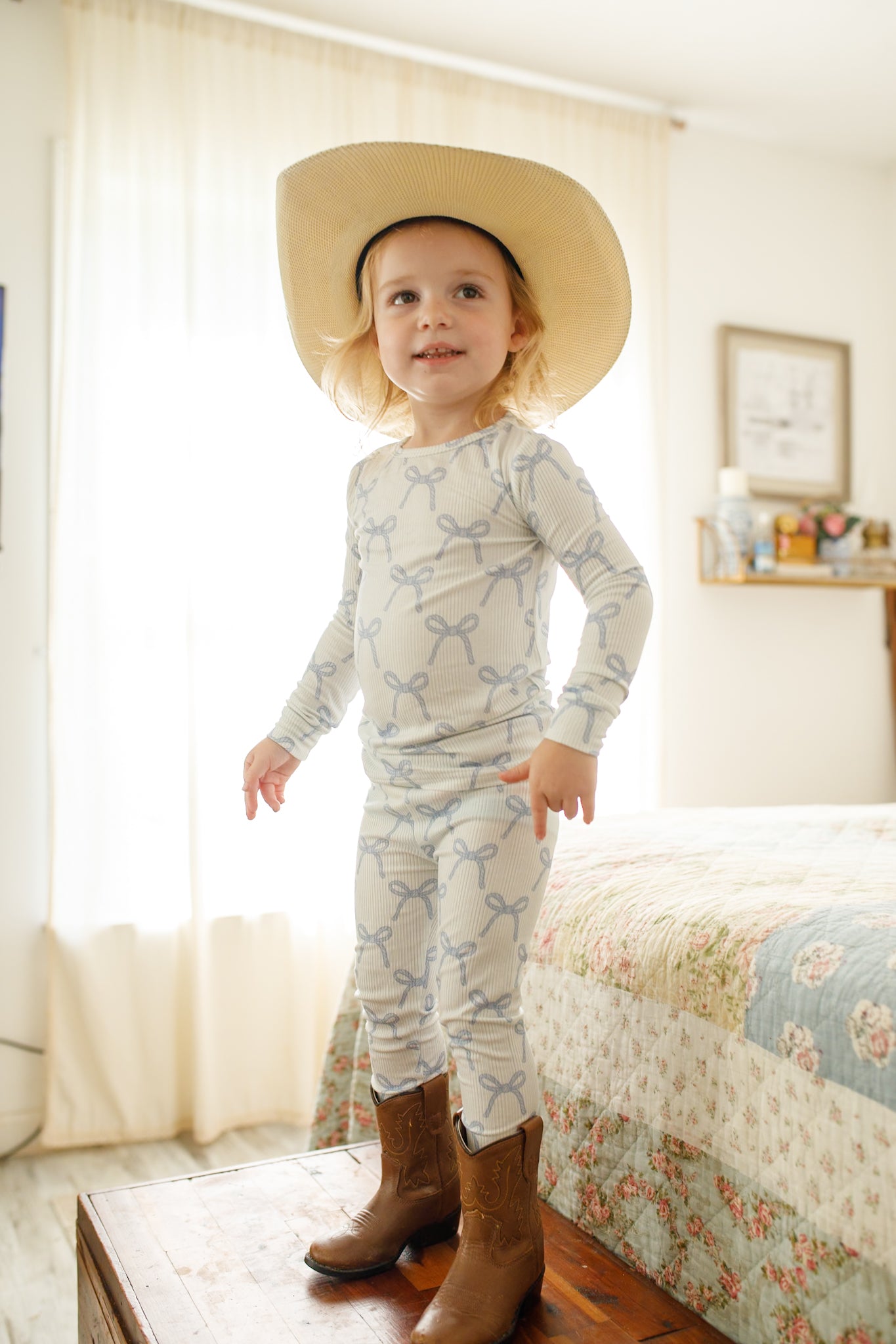 Blushing Bows – 2-teiliges Pyjama-Set aus geripptem Bambus