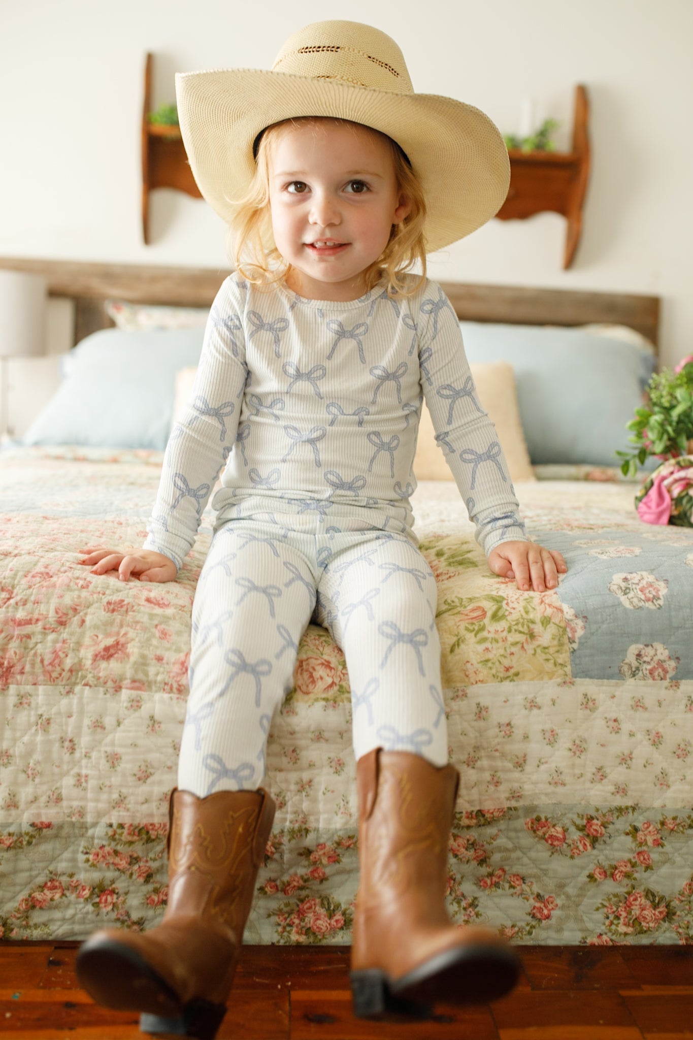 Blushing Bows – 2-teiliges Pyjama-Set aus geripptem Bambus