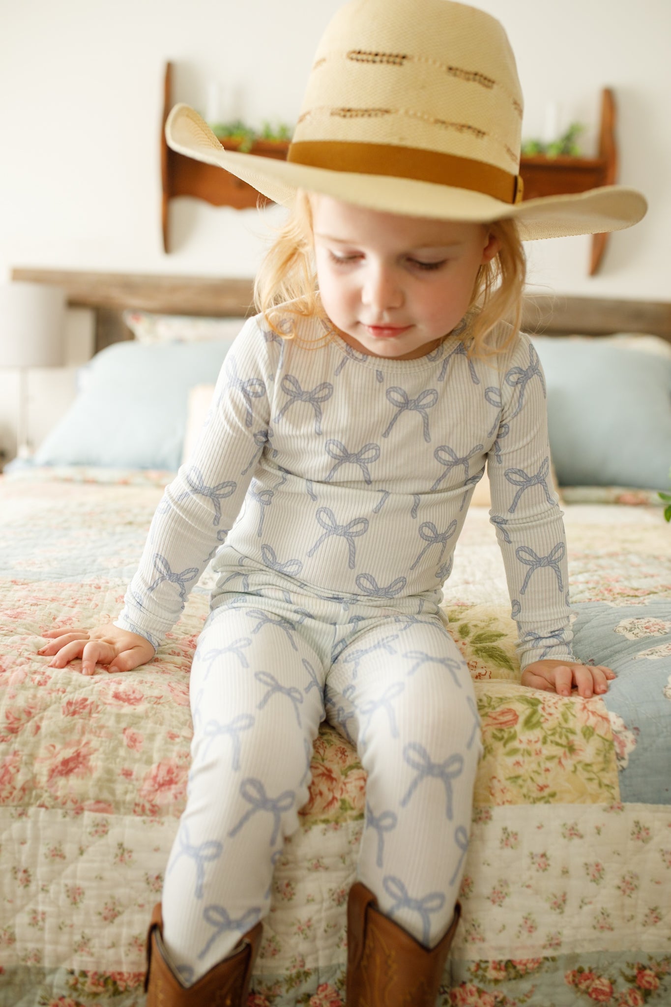 Blushing Bows – 2-teiliges Pyjama-Set aus geripptem Bambus