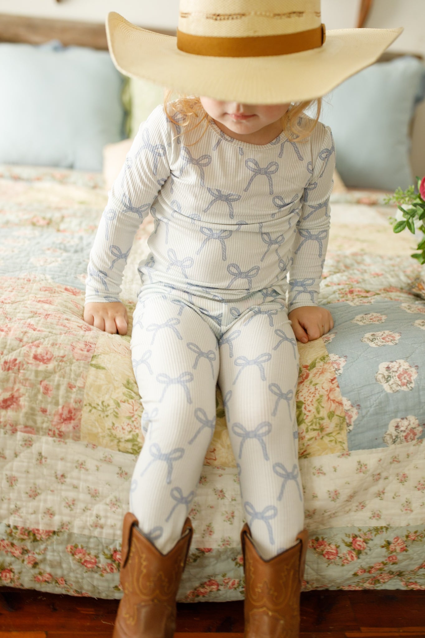 Blushing Bows – 2-teiliges Pyjama-Set aus geripptem Bambus