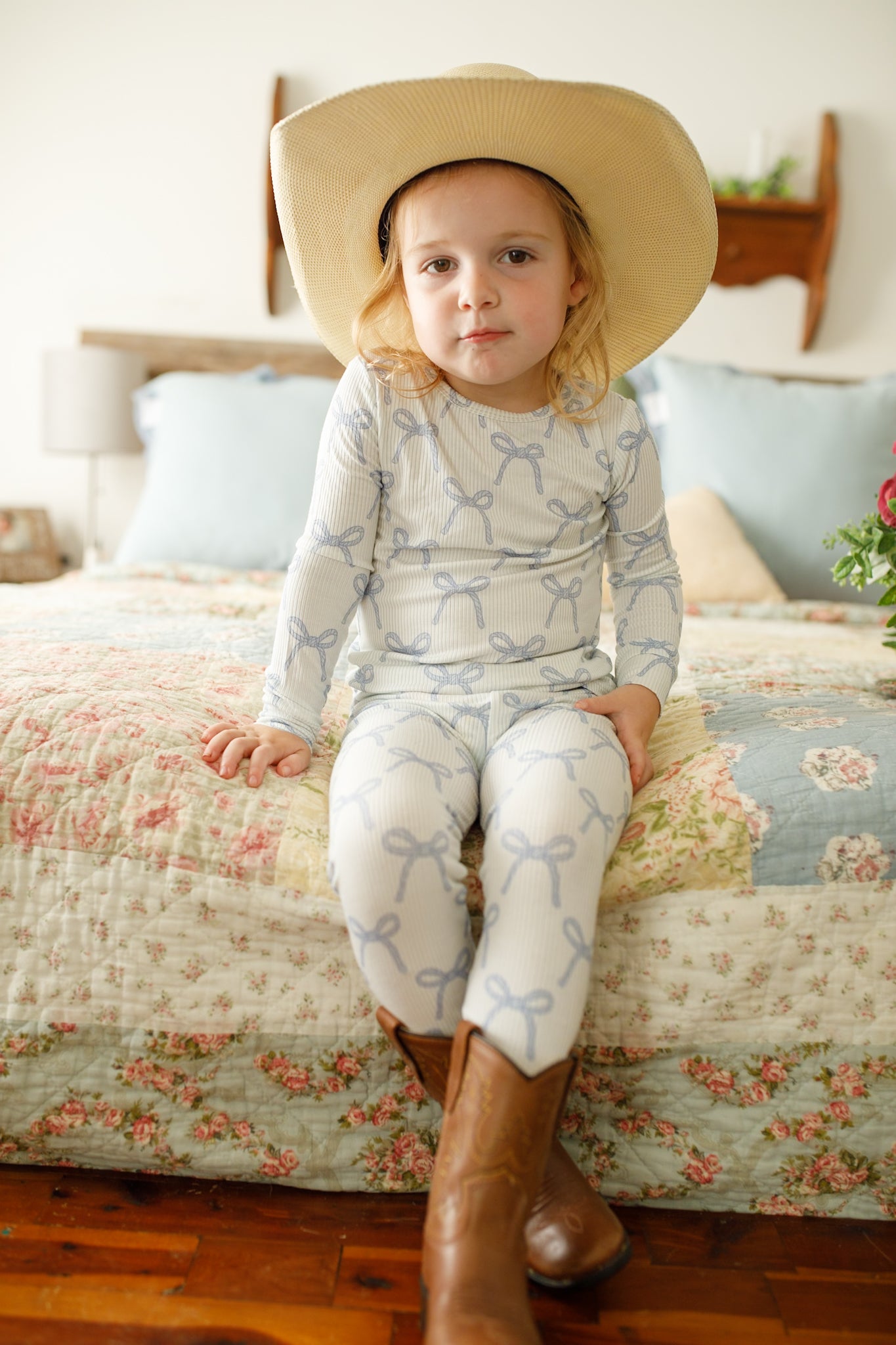 Blushing Bows – 2-teiliges Pyjama-Set aus geripptem Bambus