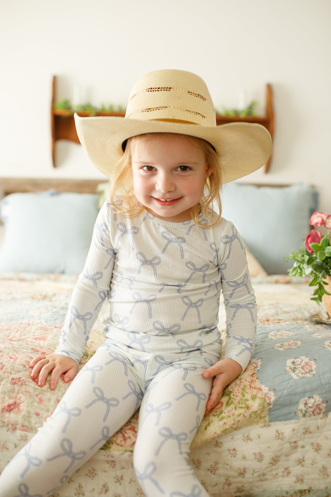 Blushing Bows – 2-teiliges Pyjama-Set aus geripptem Bambus