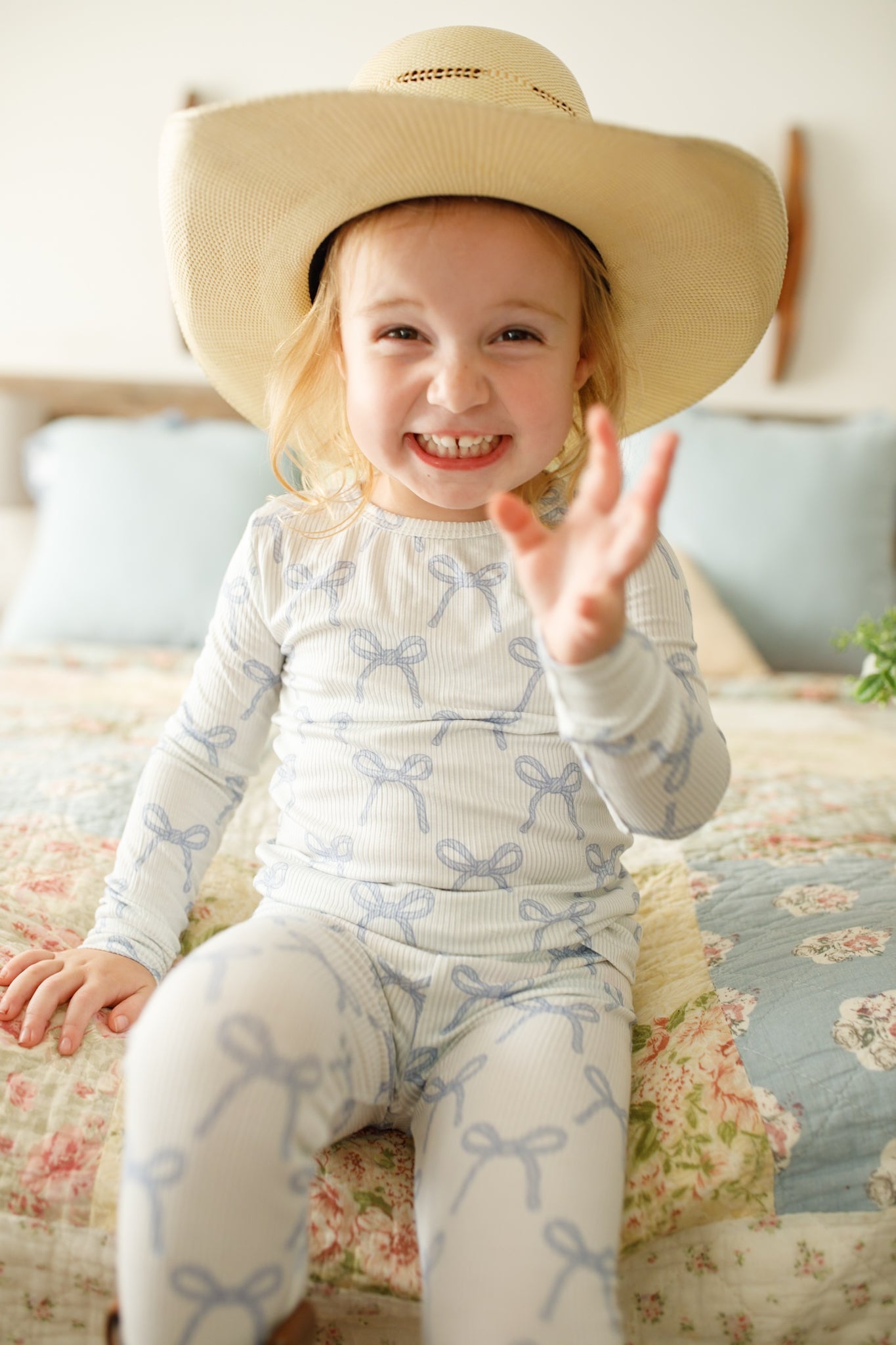 Blushing Bows – 2-teiliges Pyjama-Set aus geripptem Bambus
