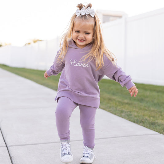 Hoodie-Jogging-Set aus Bio-Baumwolle mit individueller Stickerei - Lila