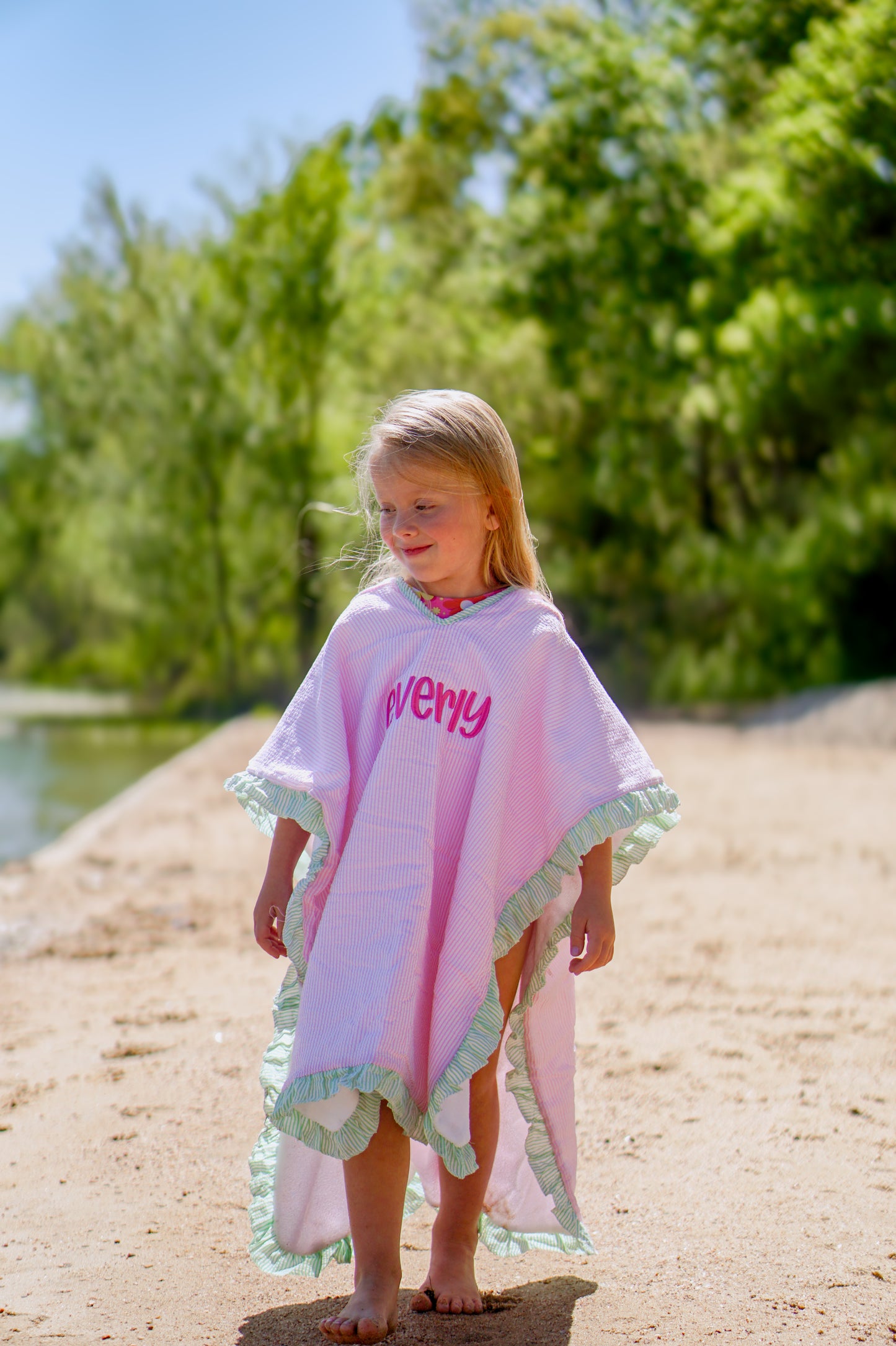 Strandponcho mit individueller Stickerei und Waffelmuster