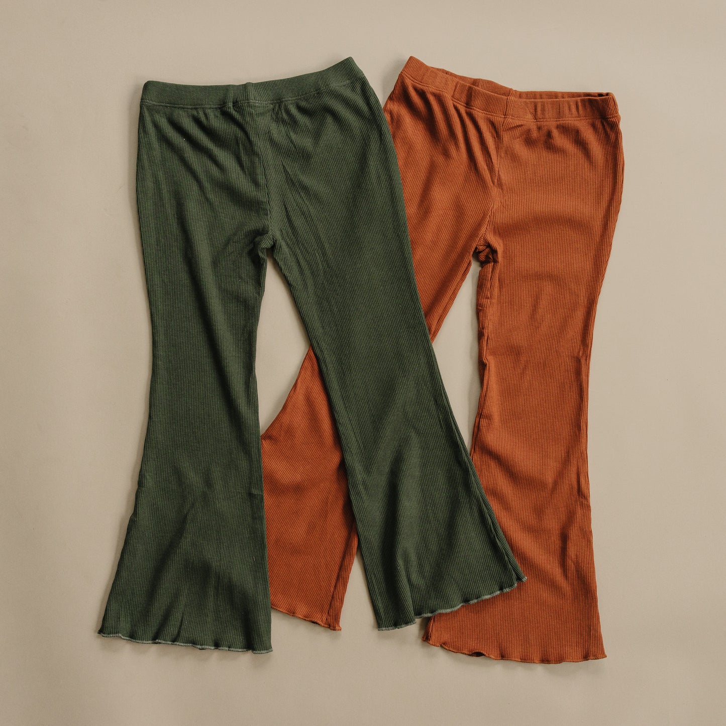 Gerippte ausgestellte Leggings aus Bambus - weitere Farben