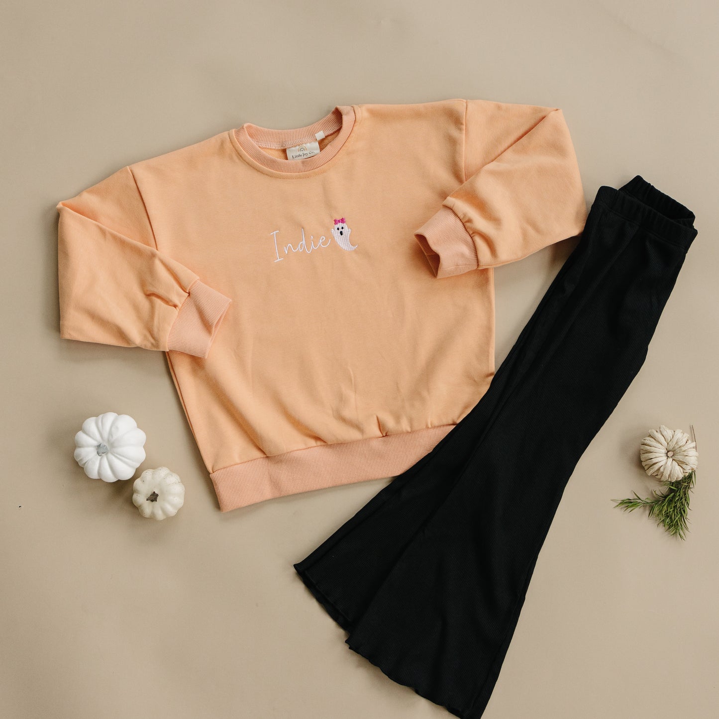 Sweatshirt mit Rundhalsausschnitt und individueller Stickerei - Creamsicle Orange