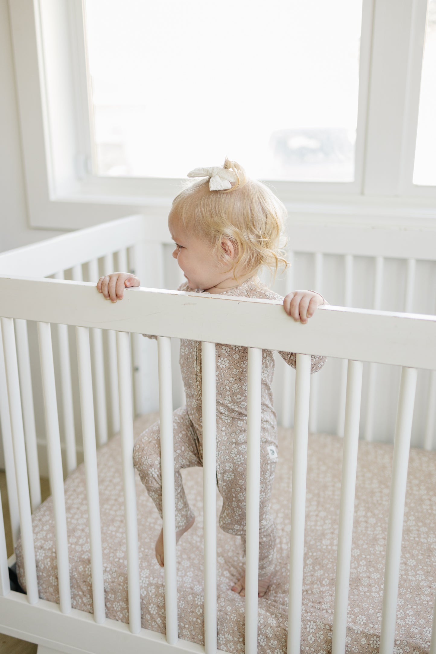 Zierliches, gepunktetes Bambus-Bettlaken für Kinderbett