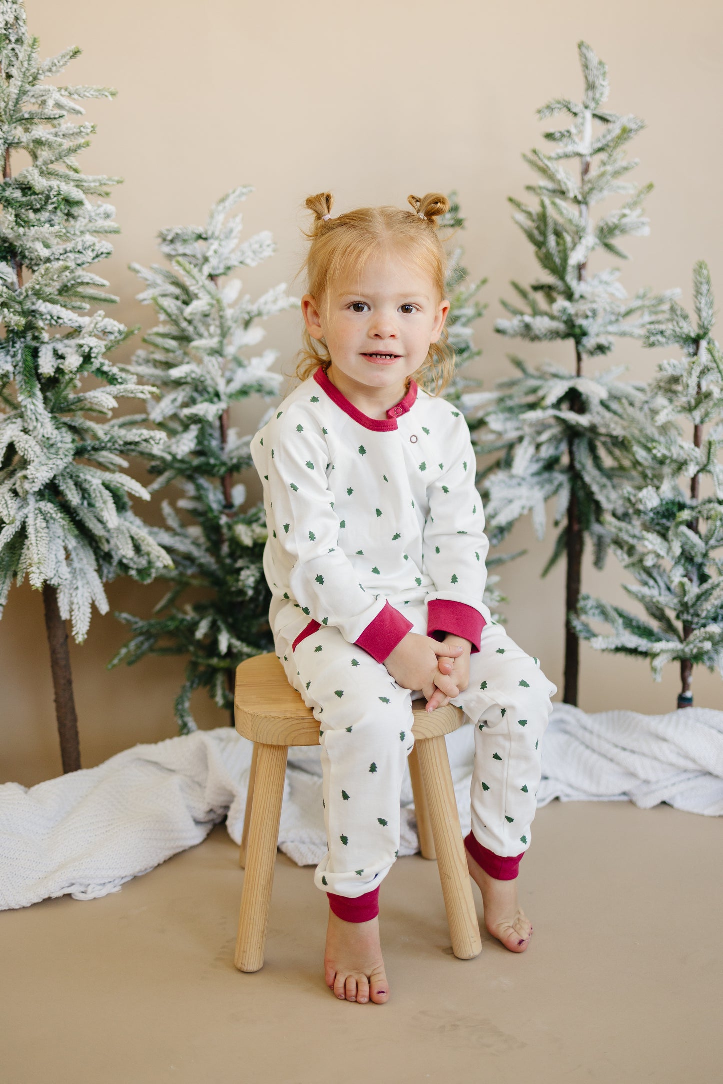 Weihnachts-Loungeset „Tiny Trees“ aus Bio-Baumwolle
