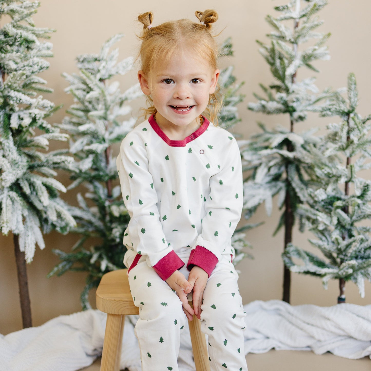 Weihnachts-Loungeset „Tiny Trees“ aus Bio-Baumwolle