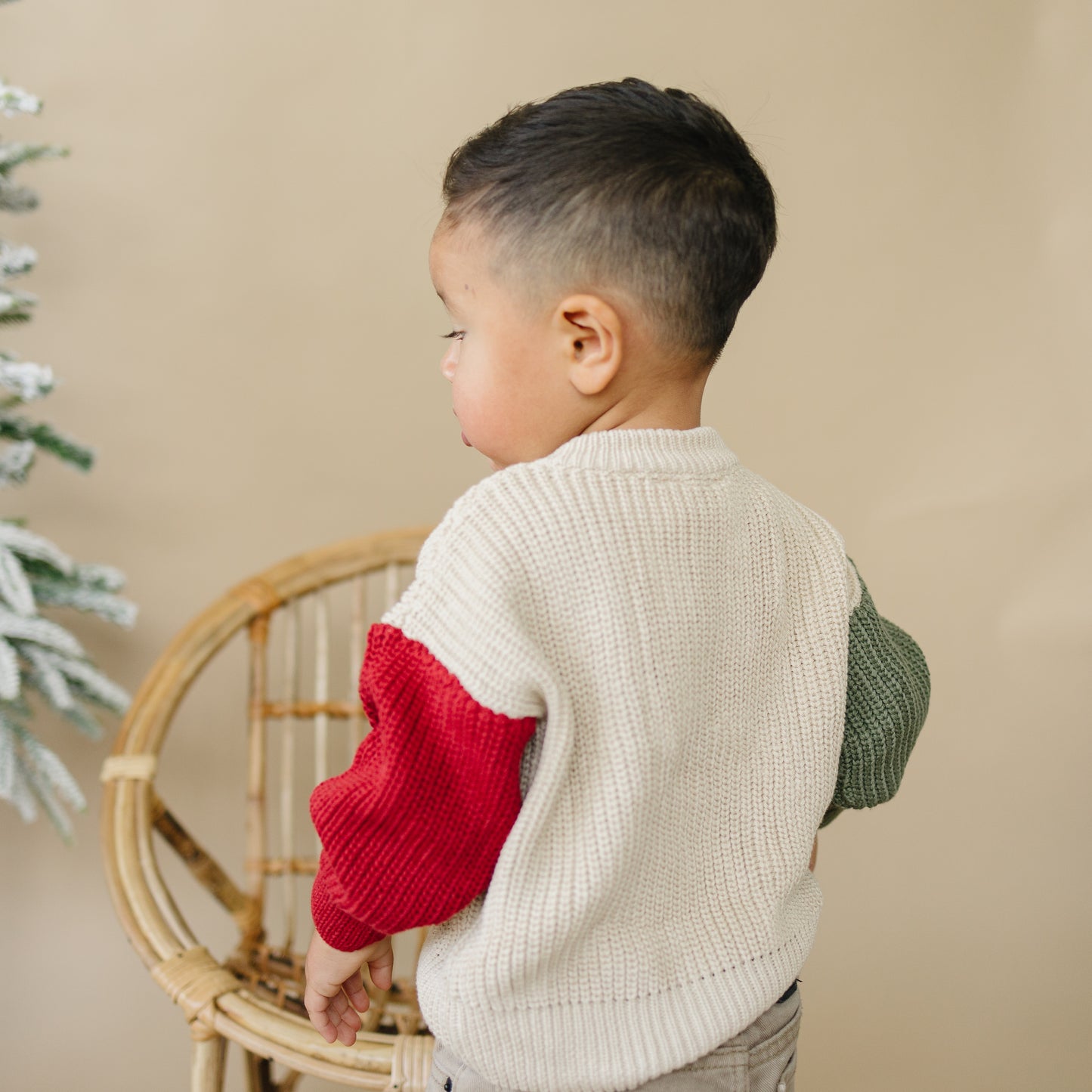 Grobstrickpullover mit weihnachtlichem Colorblock-Muster