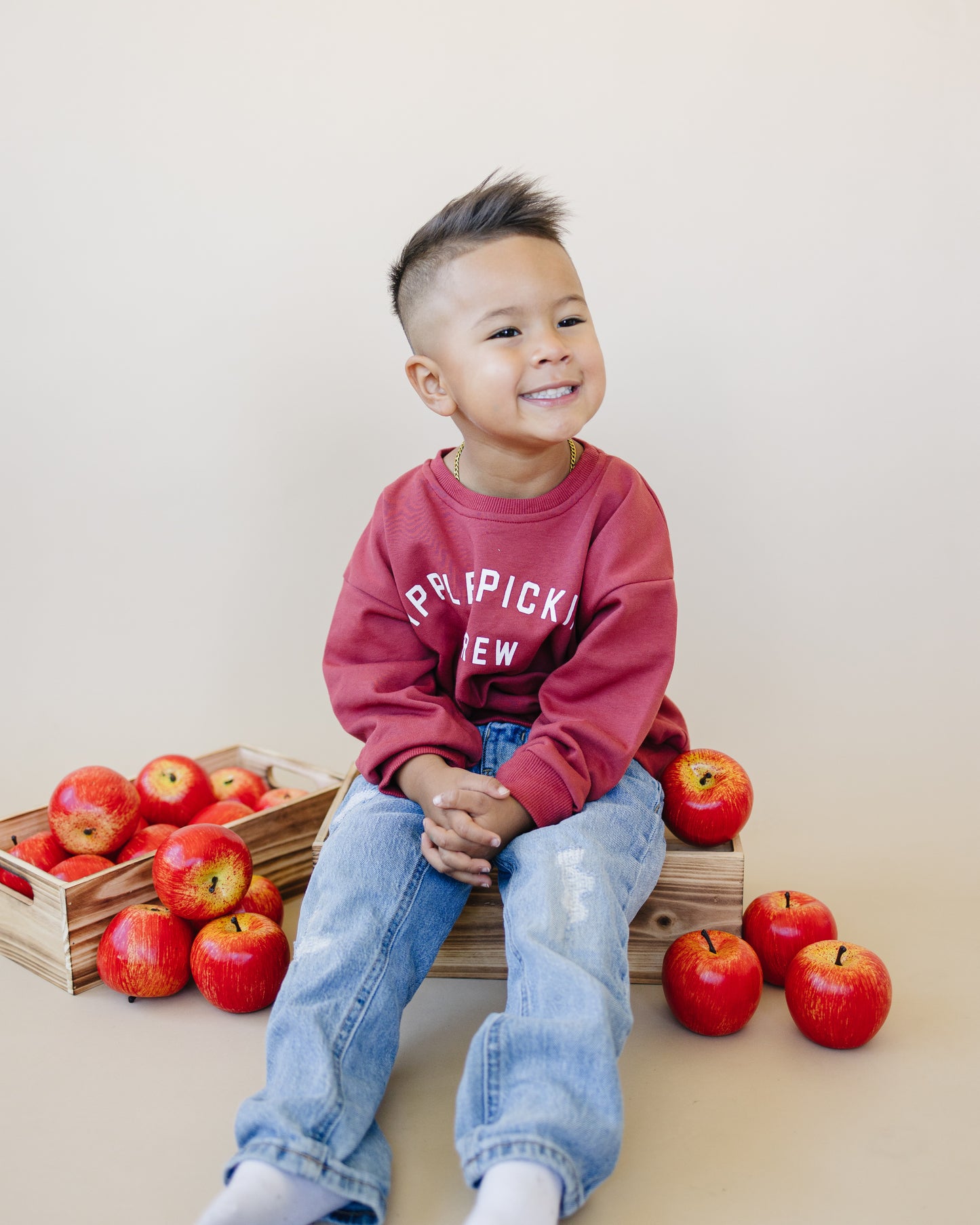 Sweatshirt mit Rundhalsausschnitt und Apfelpflückmuster