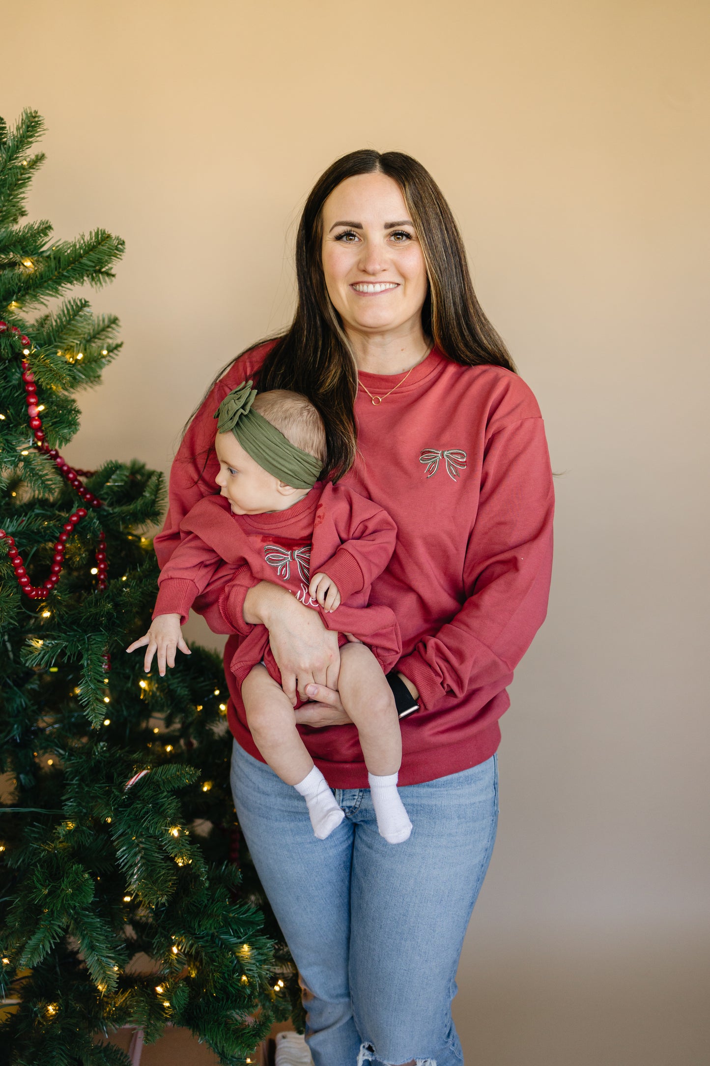 Women's Embroidered Christmas Bow Crewneck Sweatshirt