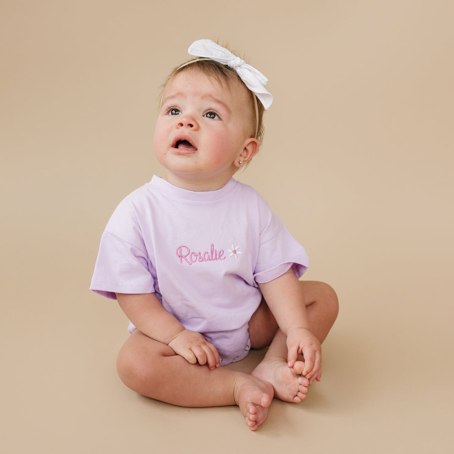 T-Shirt-Strampler mit individueller Stickerei - weitere Farben
