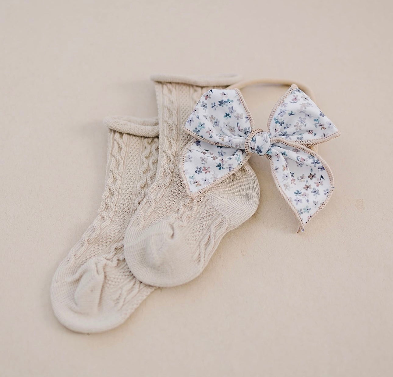 Neutral Daisy Bow