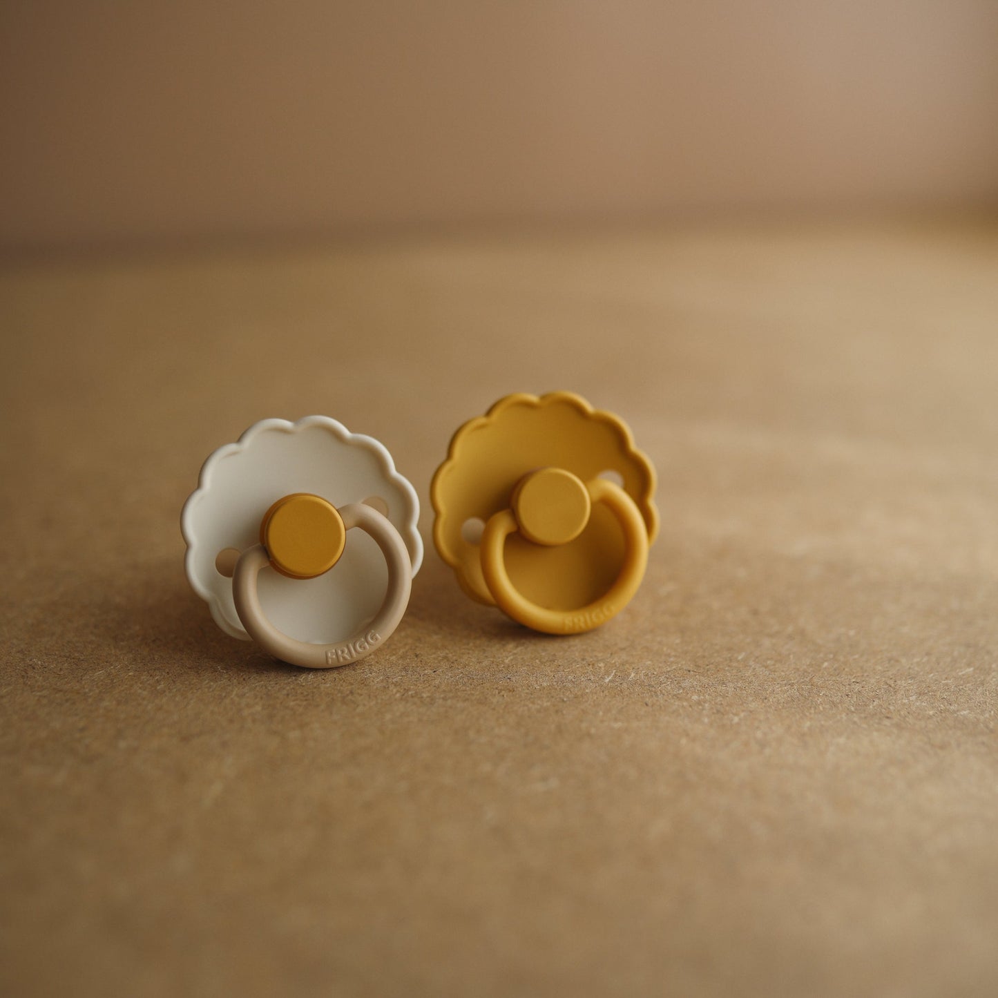 FRIGG Daisy Natural Rubber Pacifier 2-Pack