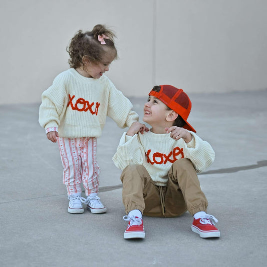 XOXO Handbestickter Pullover