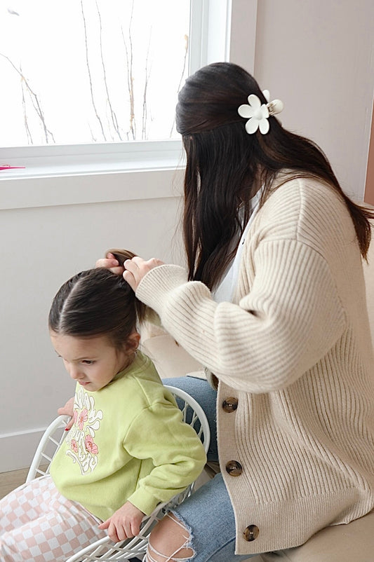 White Daisy Claw Clip