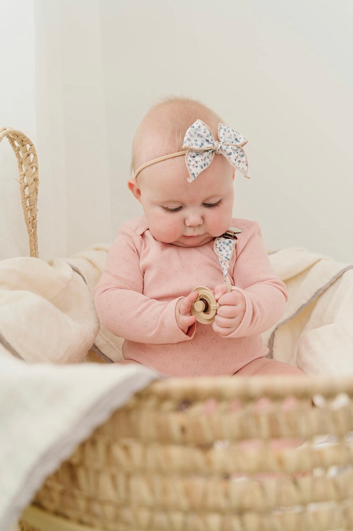 Neutral Daisy Bow