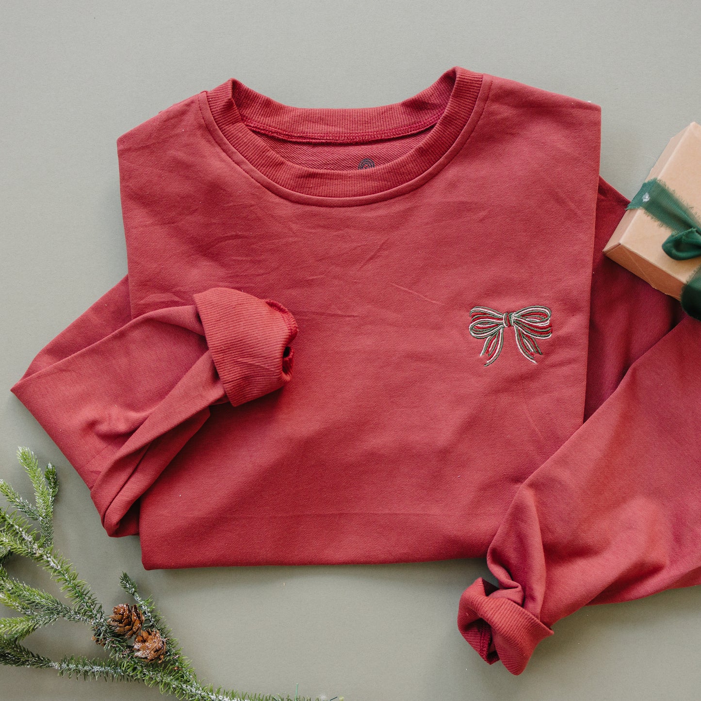 Women's Embroidered Christmas Bow Crewneck Sweatshirt