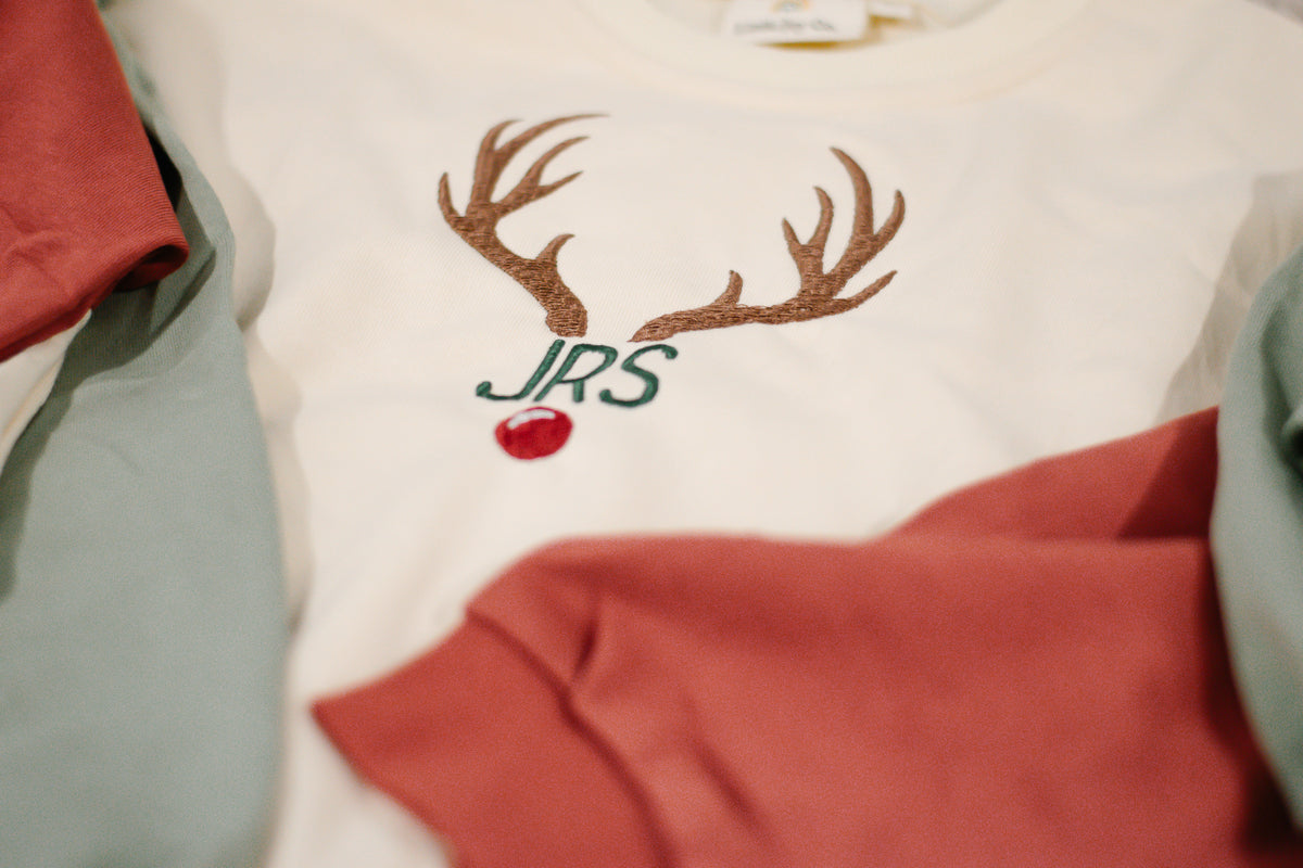 Individuell besticktes Weihnachts-Colorblock-Sweatshirt mit Rundhalsausschnitt