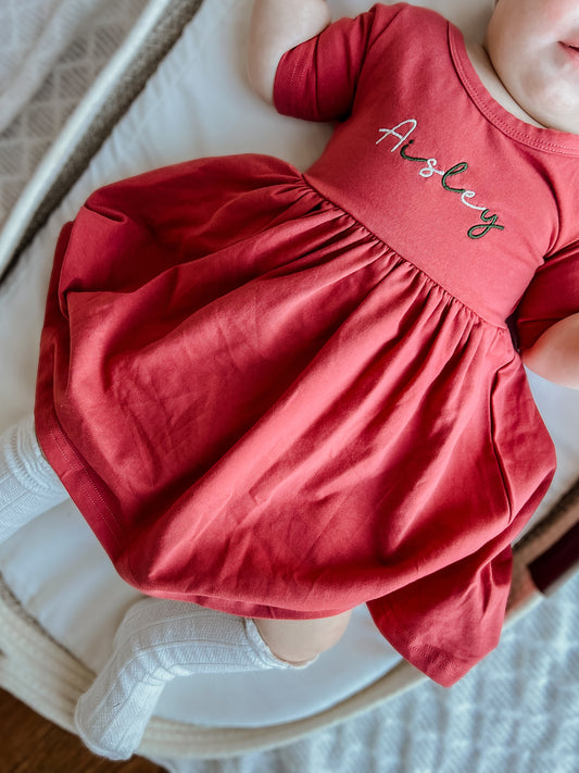 Twirlkleid aus Bio-Baumwolle - Rot oder Grün