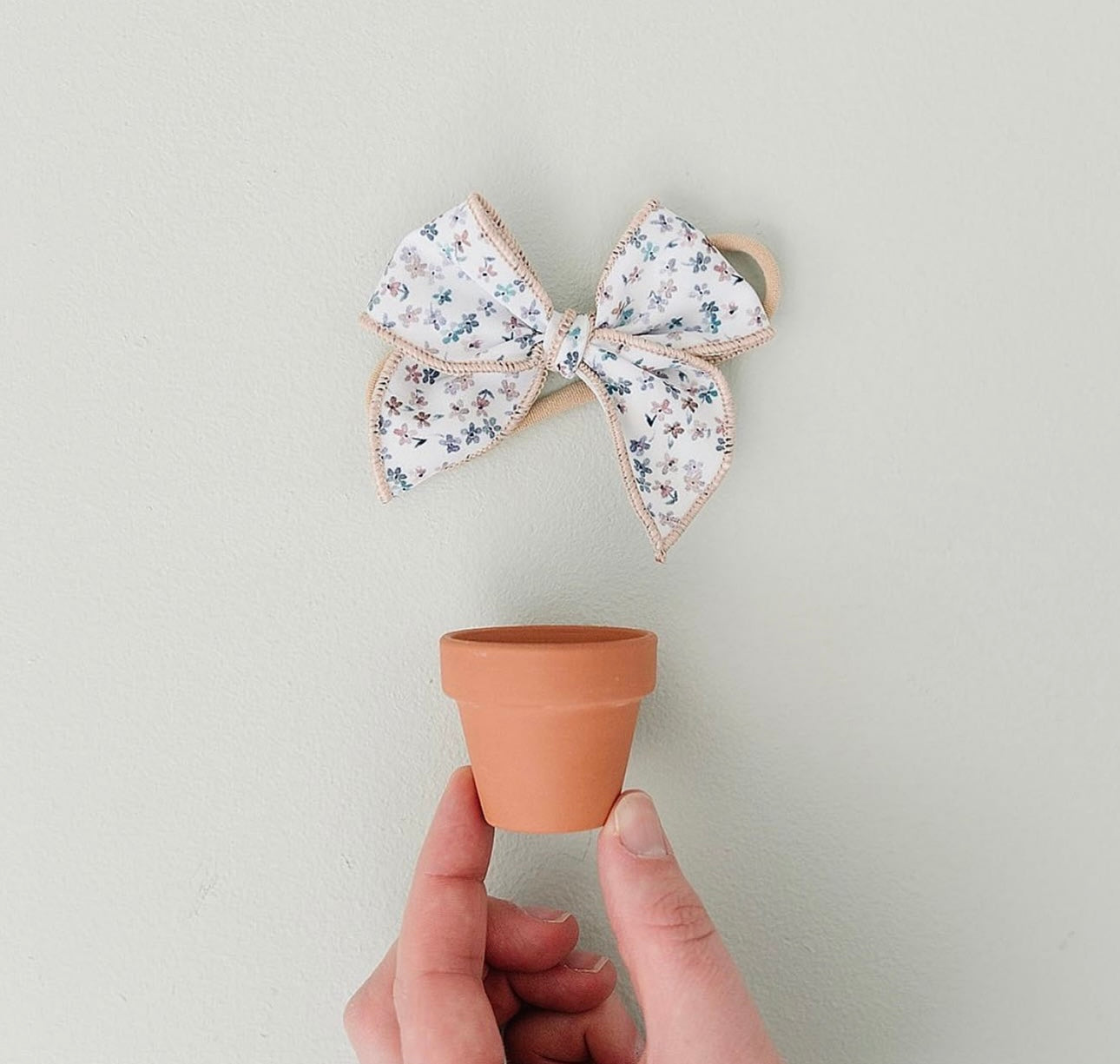 Neutral Daisy Bow