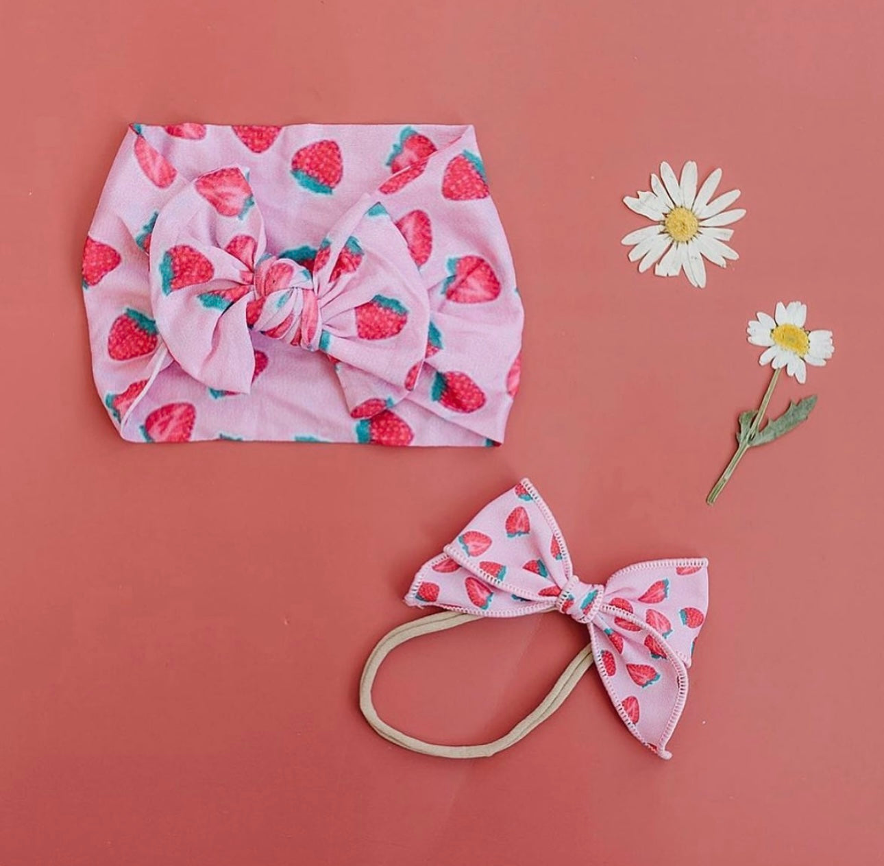 Strawberries Classic Bow