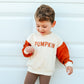 Sweatshirt mit Rundhalsausschnitt und „Kürbis“-Print in Farbblock-Optik