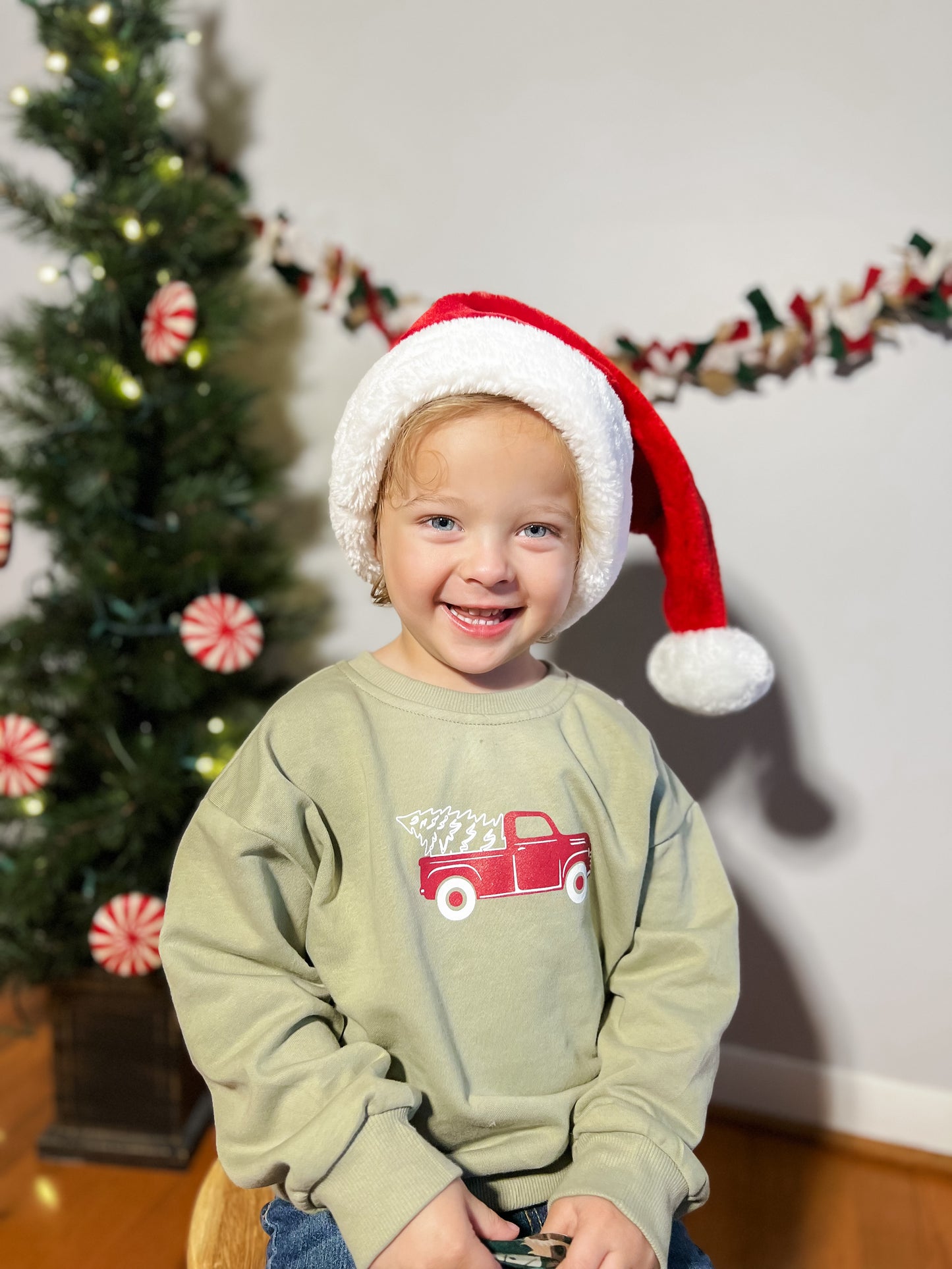 Sweatshirt mit Rundhalsausschnitt und Weihnachtsbaum-Truck