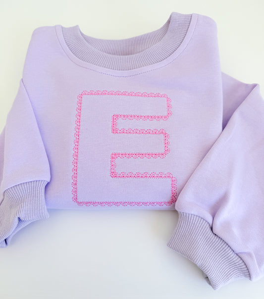 NEU: Individuell besticktes Sweatshirt mit Rundhalsausschnitt zum St. Patrick's Day – Creme