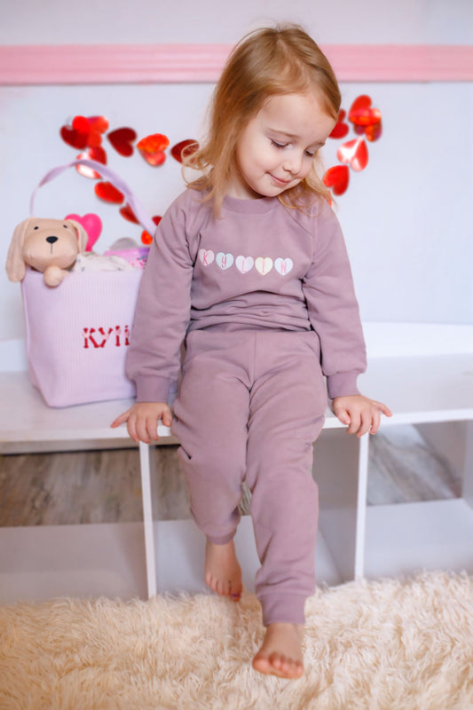 Jogginganzug aus Bio-Baumwolle mit individueller Stickerei zum Valentinstag - Rot