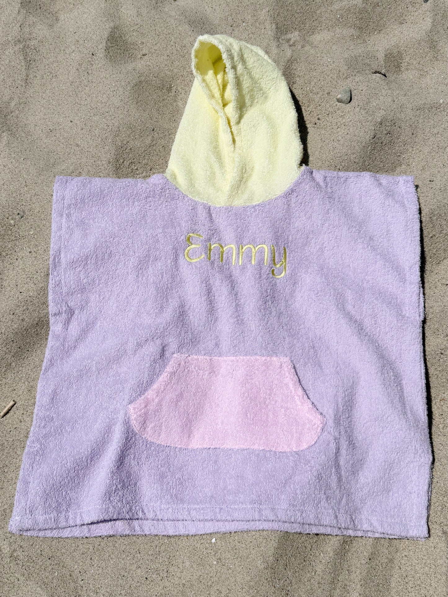 Strandponcho mit individueller Stickerei und Waffelmuster