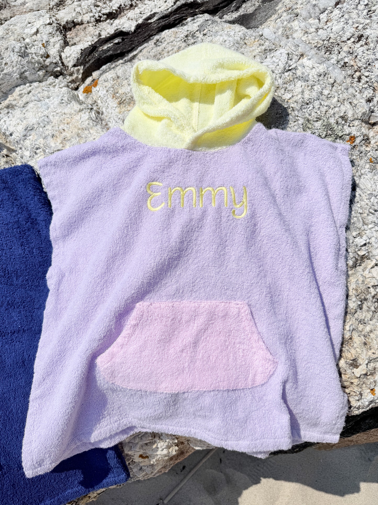 Strandponcho mit individueller Stickerei und Waffelmuster