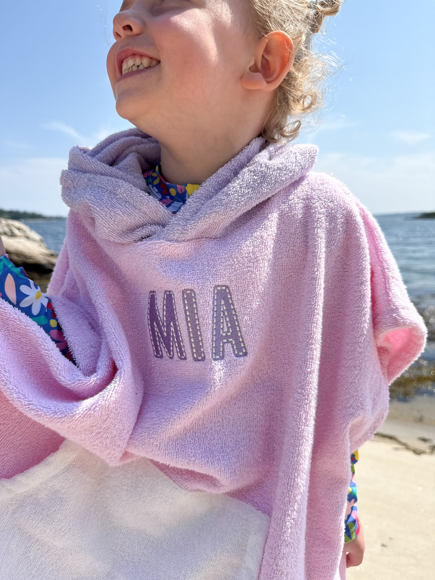 Strandponcho mit individueller Stickerei und Waffelmuster