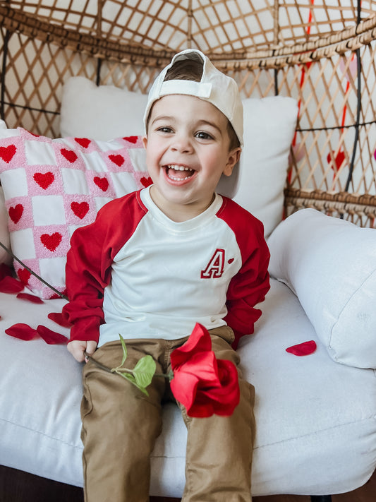 T-Shirt aus Bio-Baumwolle mit individueller Stickerei - Rot