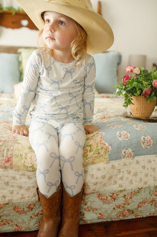 Blushing Bows – 2-teiliges Pyjama-Set aus geripptem Bambus