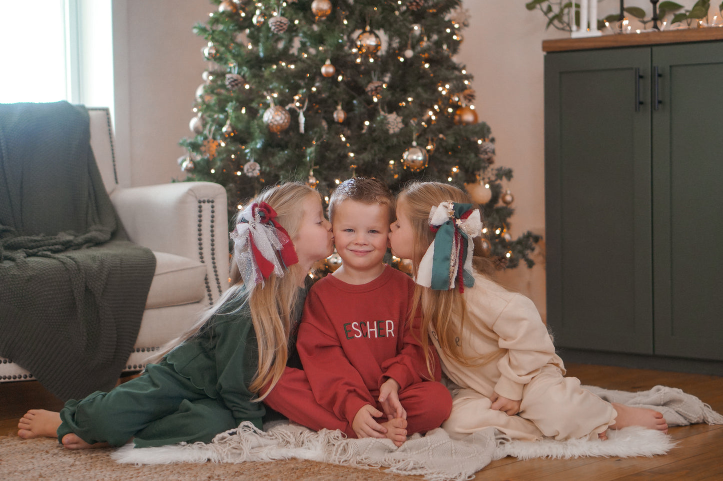 Jogginganzug aus Bio-Baumwolle mit Weihnachtsstickerei - Creme