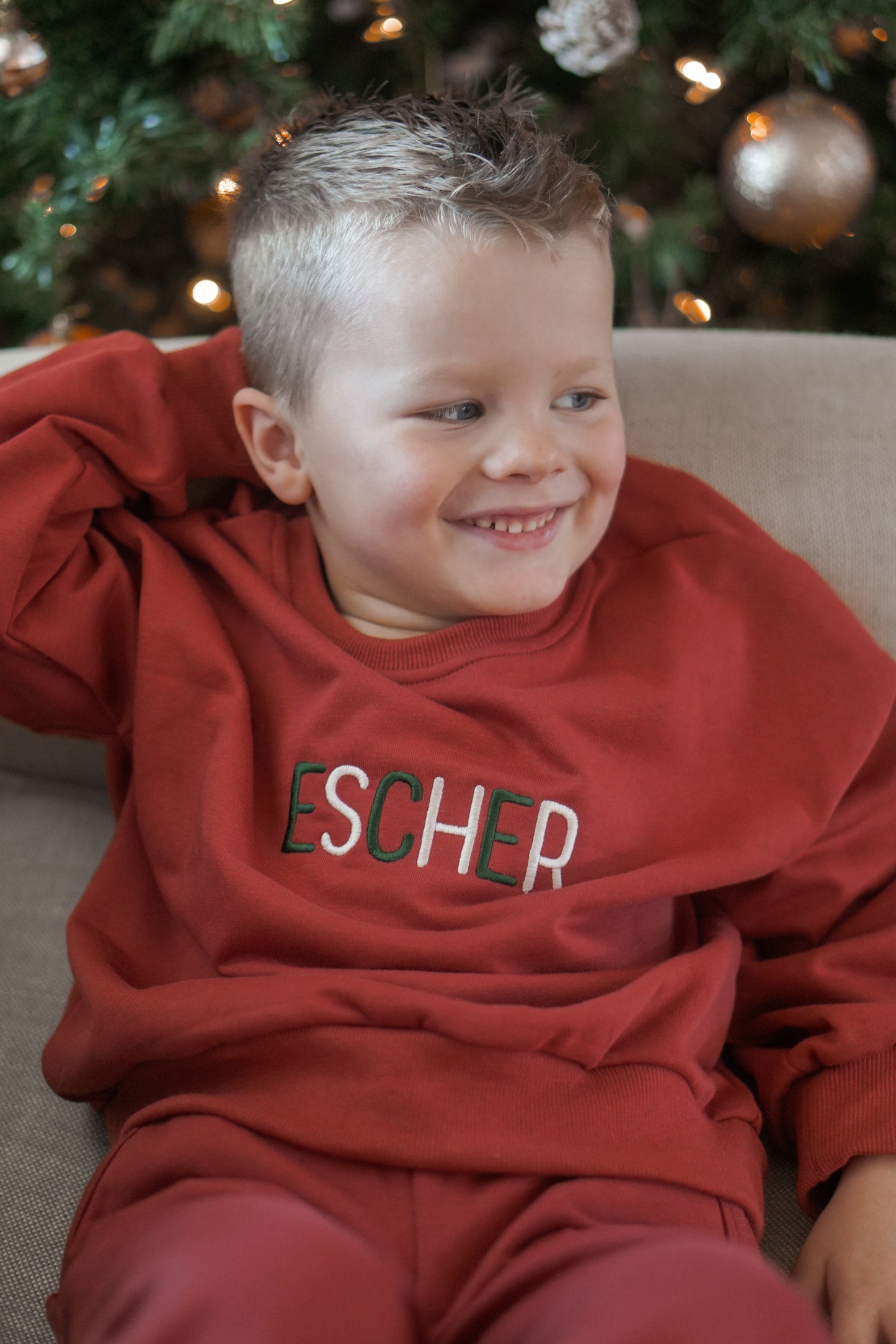 Jogginganzug aus Bio-Baumwolle mit Weihnachtsstickerei - Creme